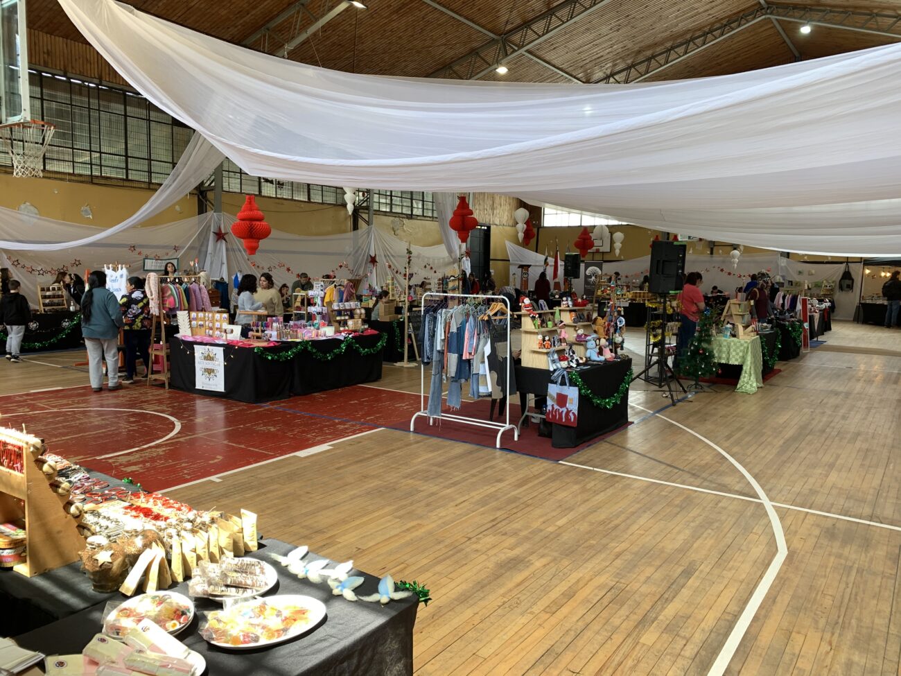 OFICINA DE LA MUJER DE PUCÓN INVITA A FERIA NAVIDEÑA MUJER EMPRENDE – Website de la Municipalidad de Pucón