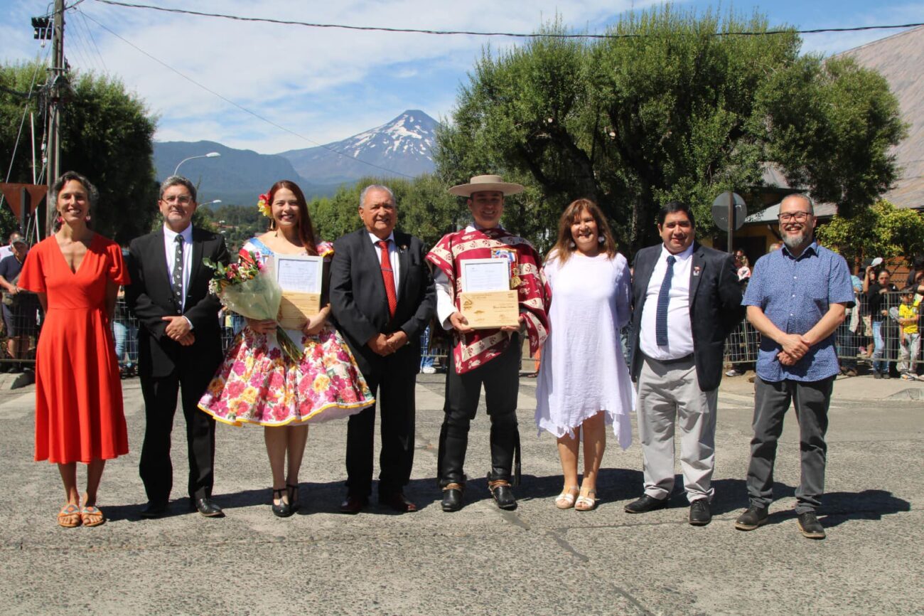 CON UN MASIVO DESFILE COMUNITARIO PUCÓN CELEBRÓ SUS 141 AÑOS – Website de la Municipalidad de Pucón