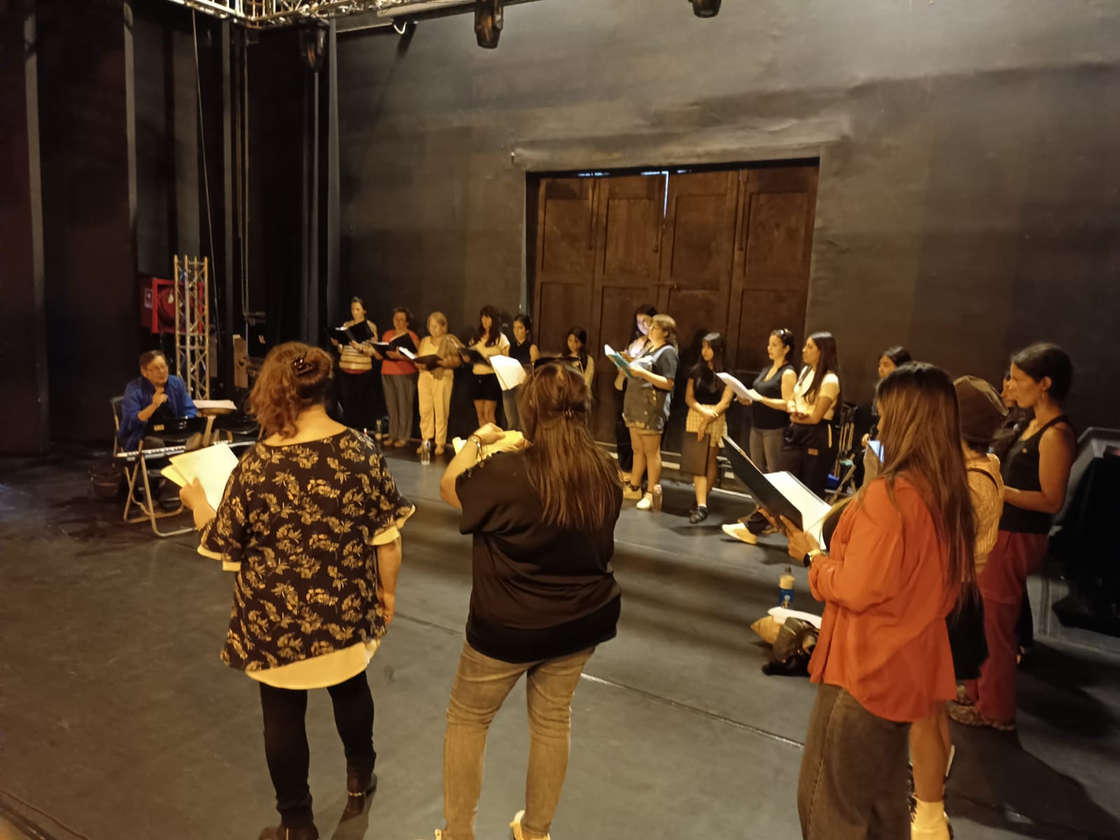 25 MUJERES VILLALEMANINAS PARTICIPAN DEL CONCIERTO DEL RECONOCIDO TENOR LEÓN DE LA GUARDIA