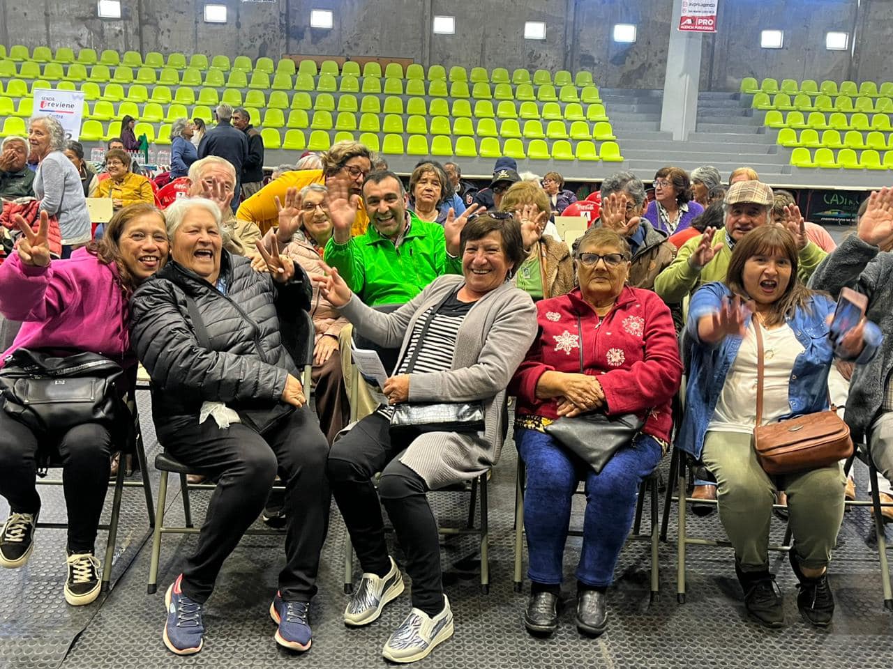 Municipio de Castro renovó su compromiso con los Adultos Mayores de la comuna